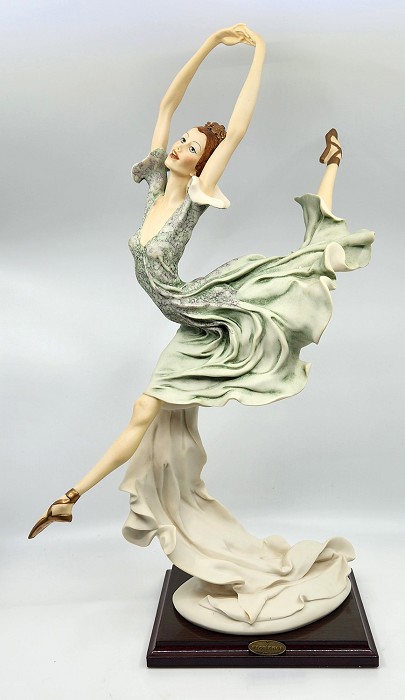 Giuseppe Ballerina Grand Jetelo Open Sculpture.