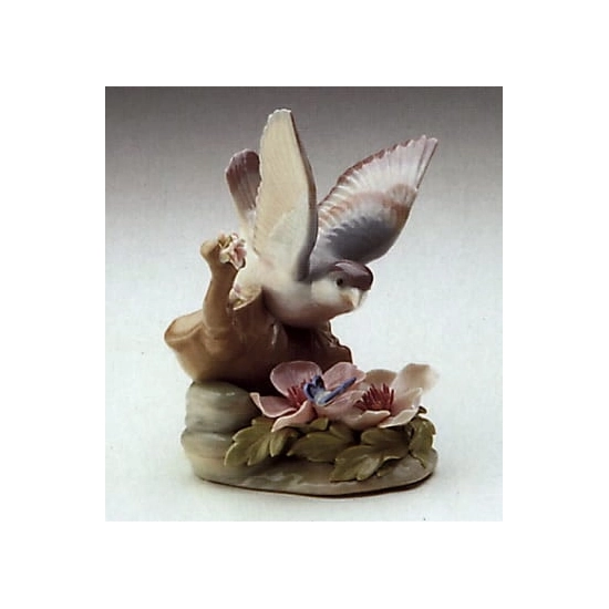 Lladro - Fluttering Nightingale