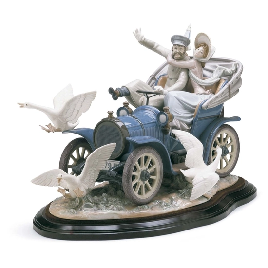 Lladro - CAR IN TROUBLE 