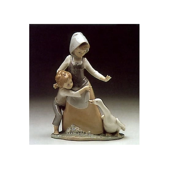 Lladro - Avoiding the Goose