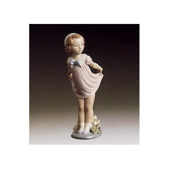 Lladro - Girl Bowing