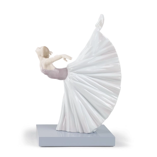 Lladro - Giselle Arabesque Ballet