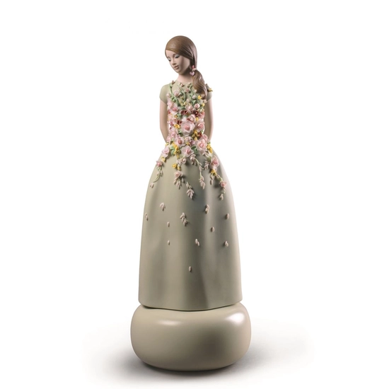 Lladro - Haute Allure Sweet Elegance Woman