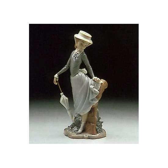 Lladro - Young Lady in Trouble