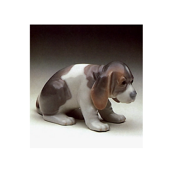 Lladro - Beagle Puppy Sitting 1969-90