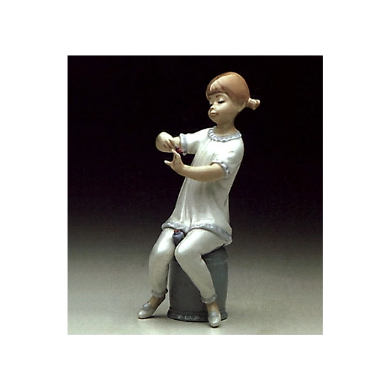 Lladro - Girl Manicuring 1971-85