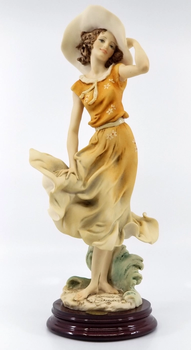 Giuseppe Armani-April 1997 Figurine Of The Year