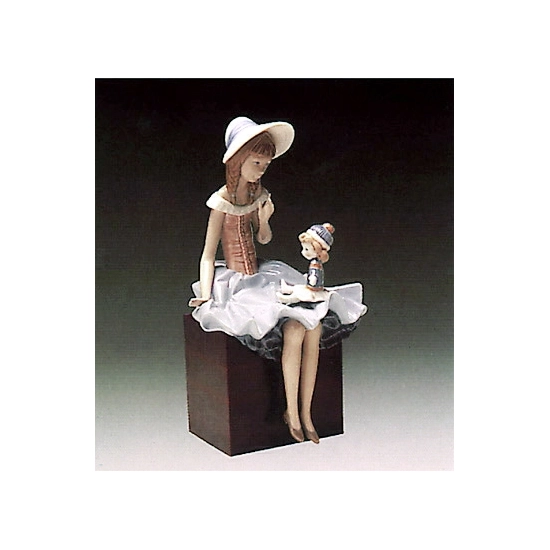 Lladro - Suzy and Her Doll 1978-1985