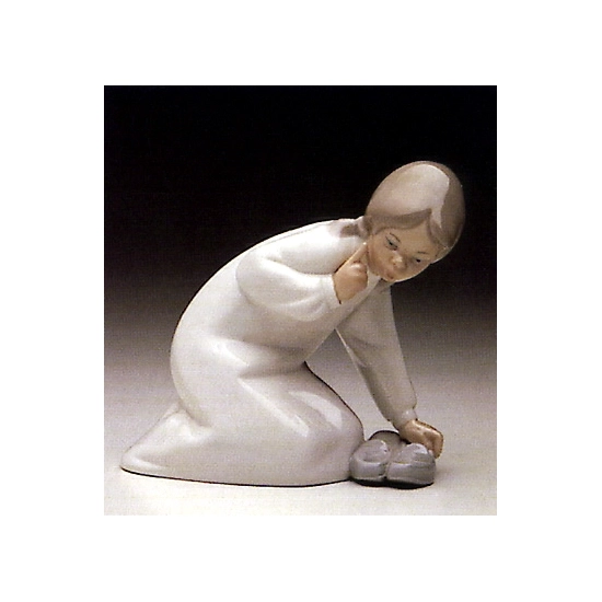 Lladro - Little Girl With Slippers 1969-93