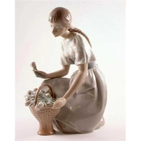 Lladro - Girl with Tulips 1970-78