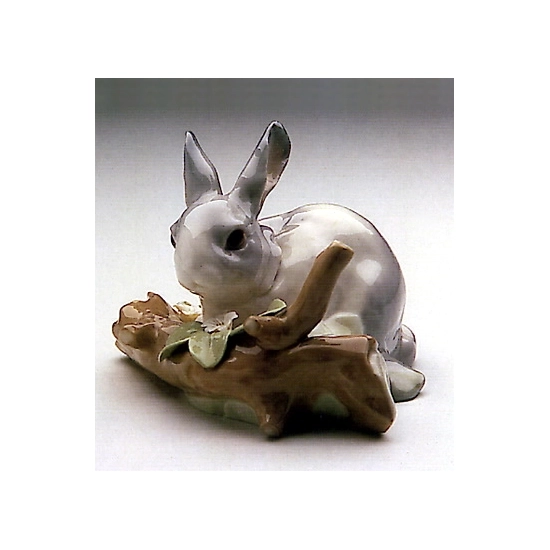 Lladro - Rabbit Eating Grey 1971-98