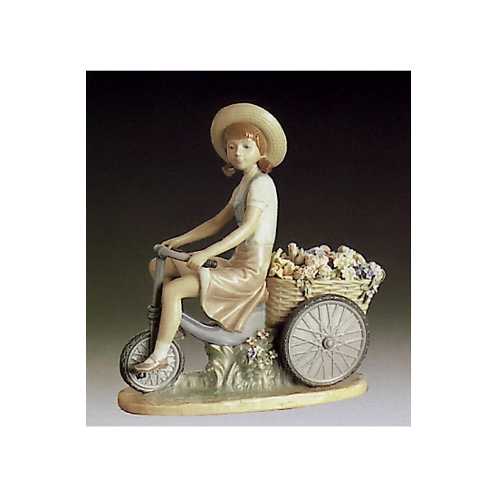 Lladro - Girl Flower Peddler 1979-85