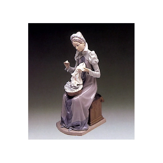 Lladro - Medieval Lady Embroiderer 1982-89