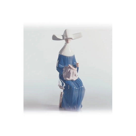 Lladro - Time To Sew (blue) 1988-04