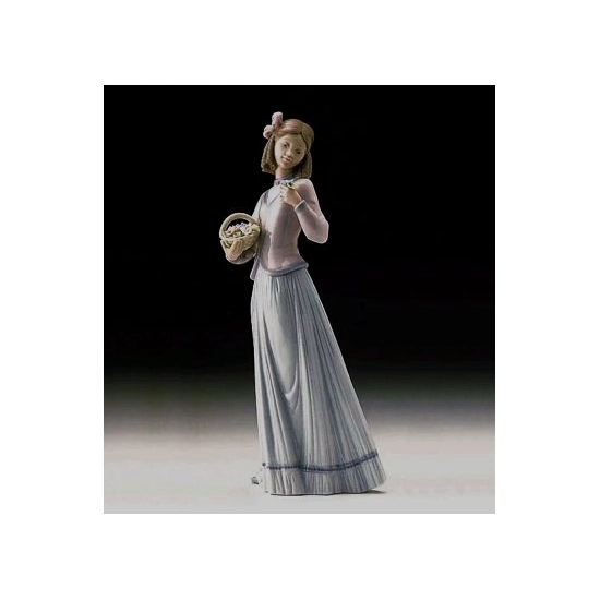 Lladro - Innocence In Bloom 1996 Society