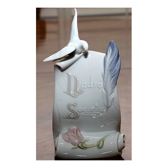 Lladro - Art Brings Us Together 1999-99 1999 Membership Gift