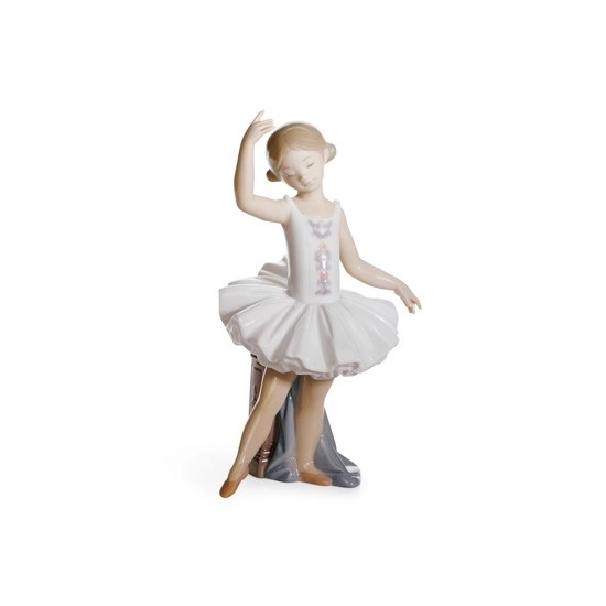 Lladro Little Ballerina II 8126.