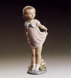 Lladro-Girl Bowing