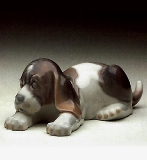 Lladro-Beagle Puppy Lying 1969-91