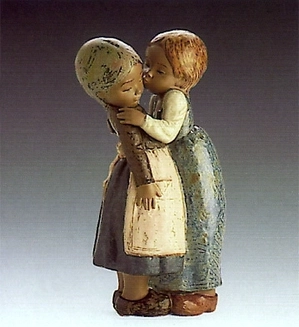 Lladro-The Little Kiss 1978-85