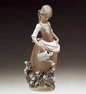 Lladro-Girl With Watering Can 1977-88