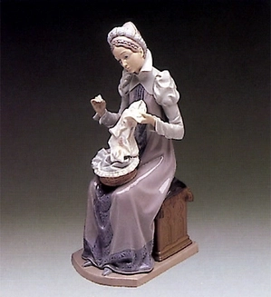 Lladro-Medieval Lady Embroiderer 1982-89