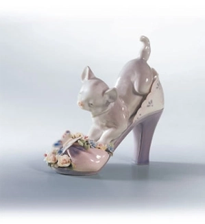 Lladro-A Purr-Fect Fit