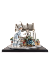 Lladro-Flowers market 