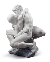 Lladro-PASSIONATE KISS (WHITE)