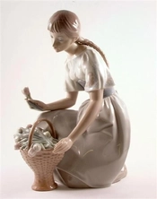 Lladro-Girl with Tulips 1970-78