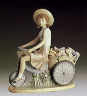 Lladro-Girl Flower Peddler 1979-85