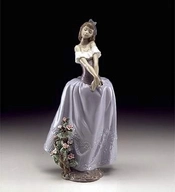 Lladro-Lady In Love