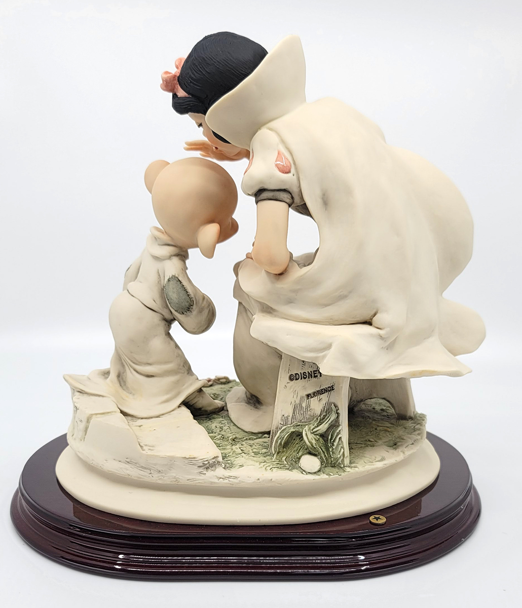 Giuseppe Armani Snow White Kissing Dopey 309p Open Edition Sculpture 