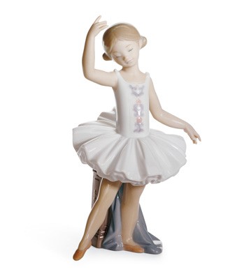 Lladro Little Ballerina II 8126. Porcelain Figurine