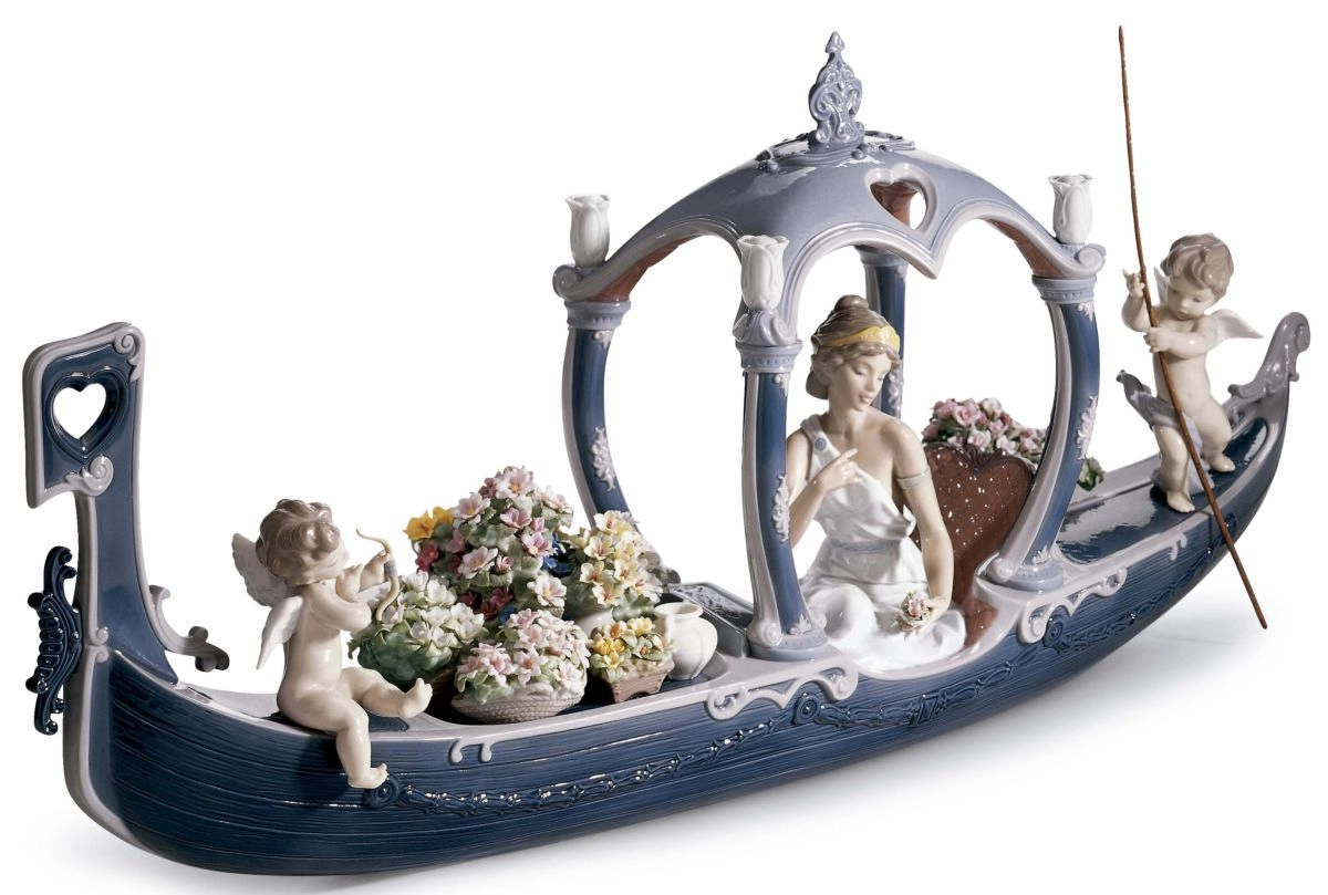 Lladro Gondola of Love Porcelain Figurine