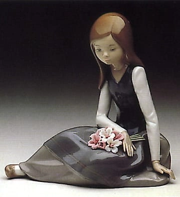 Lladro Nostalgia Porcelain Figurine