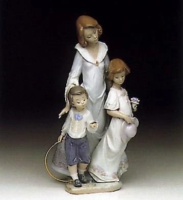 Lladro Sunday Best Porcelain Figurine