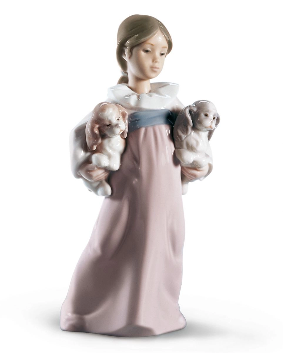 Lladro ARMS FULL OF LOVE Porcelain Figurine