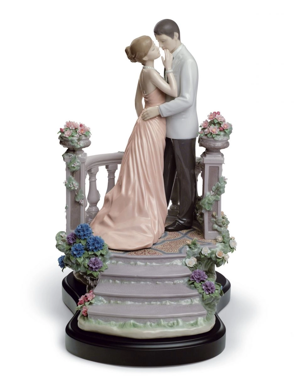 Lladro Moonlight Love Porcelain Figurine