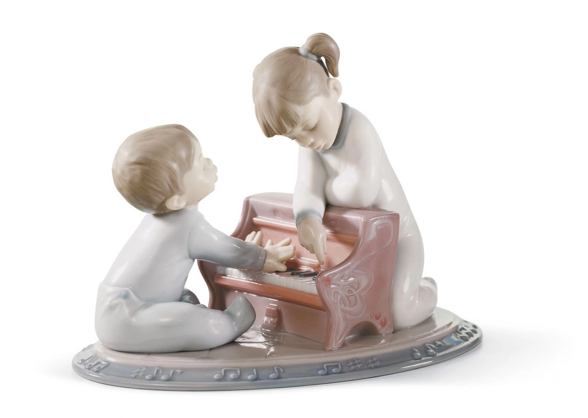 Lladro FIRST MELODIES Porcelain Figurine
