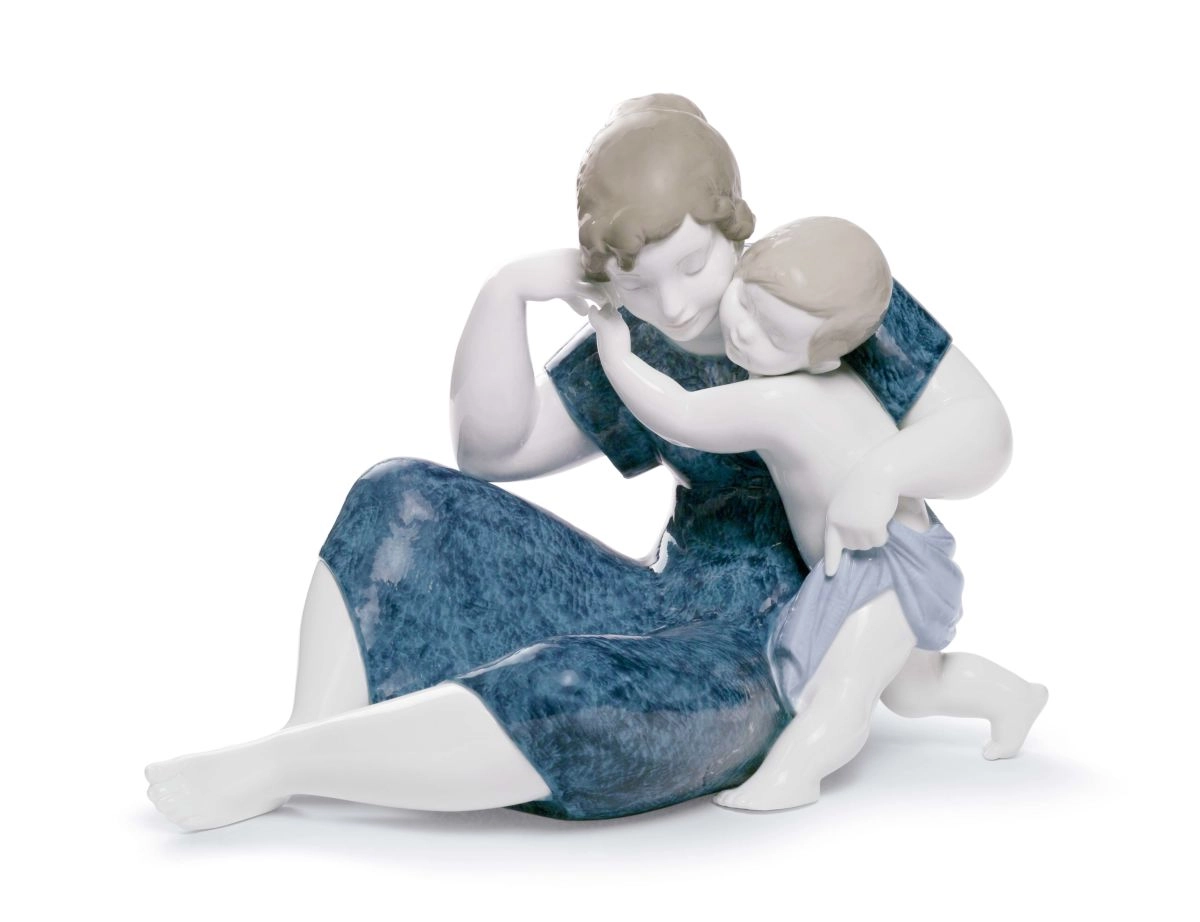 Lladro A Child's Love Porcelain Figurine