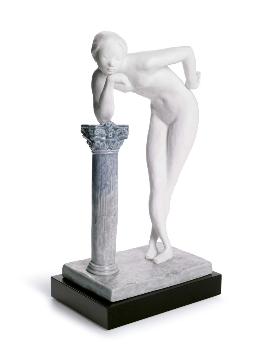 Lladro A Woman's Pose Porcelain Figurine