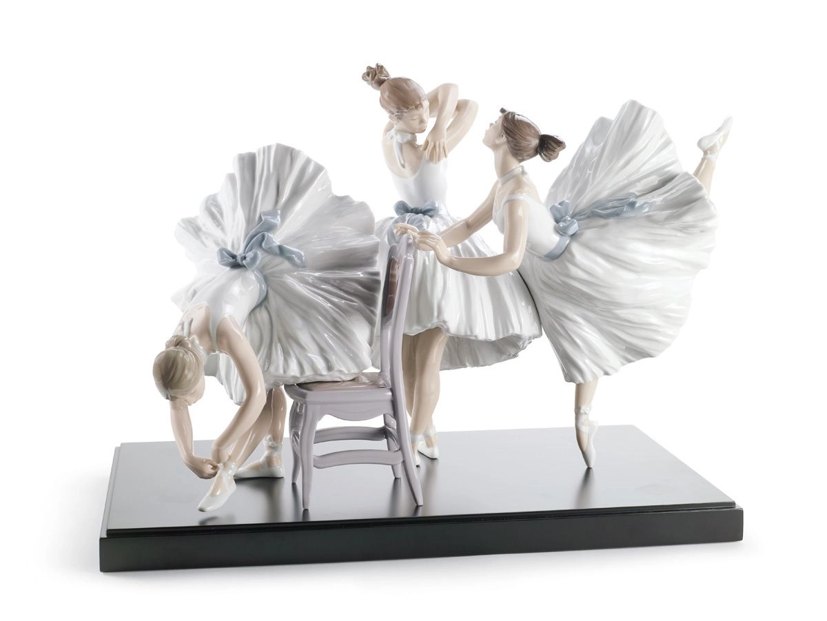 Lladro Backstage Ballet Porcelain Figurine