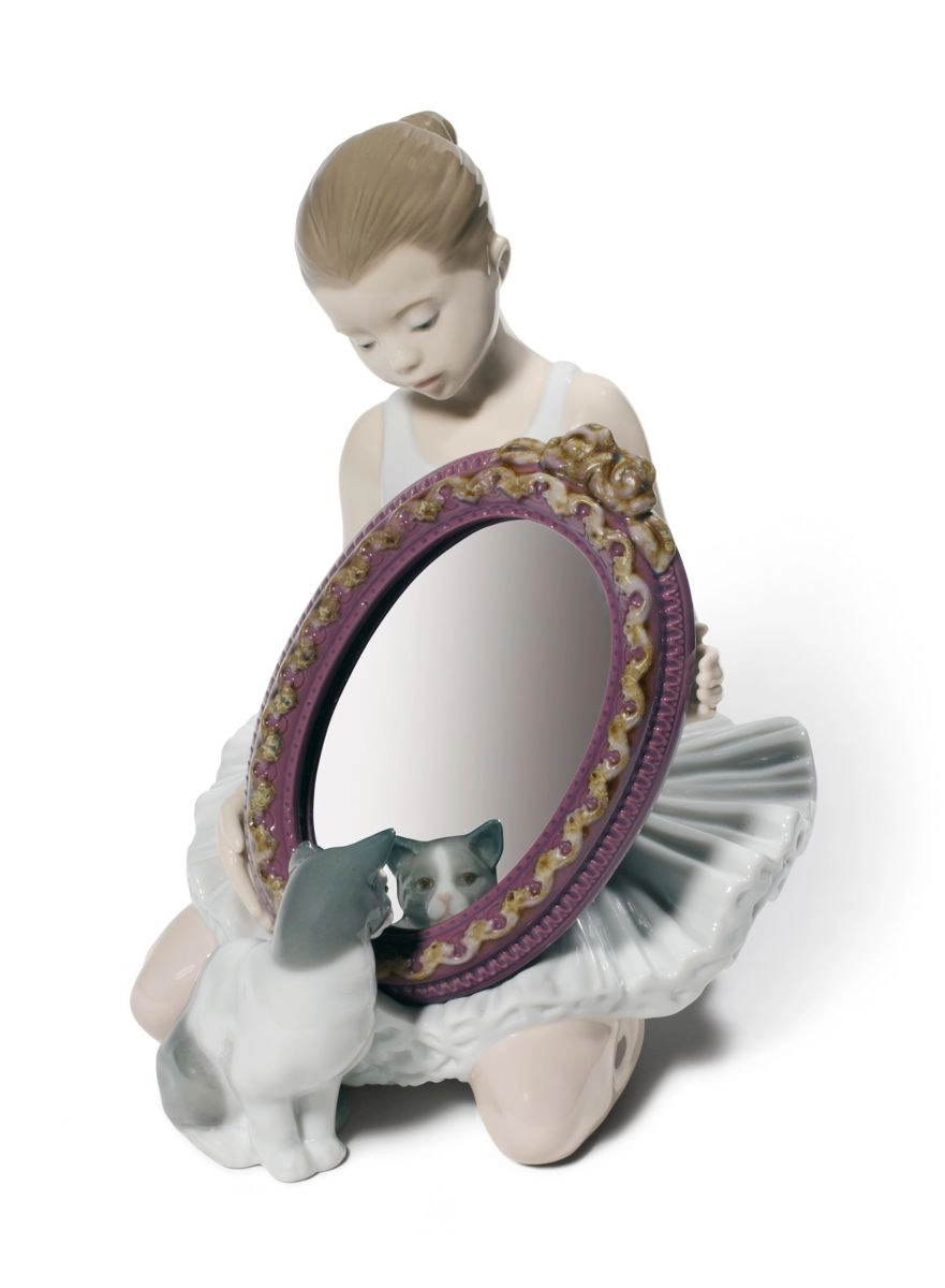 Lladro A Purr-Fect Reflection Porcelain Figurine