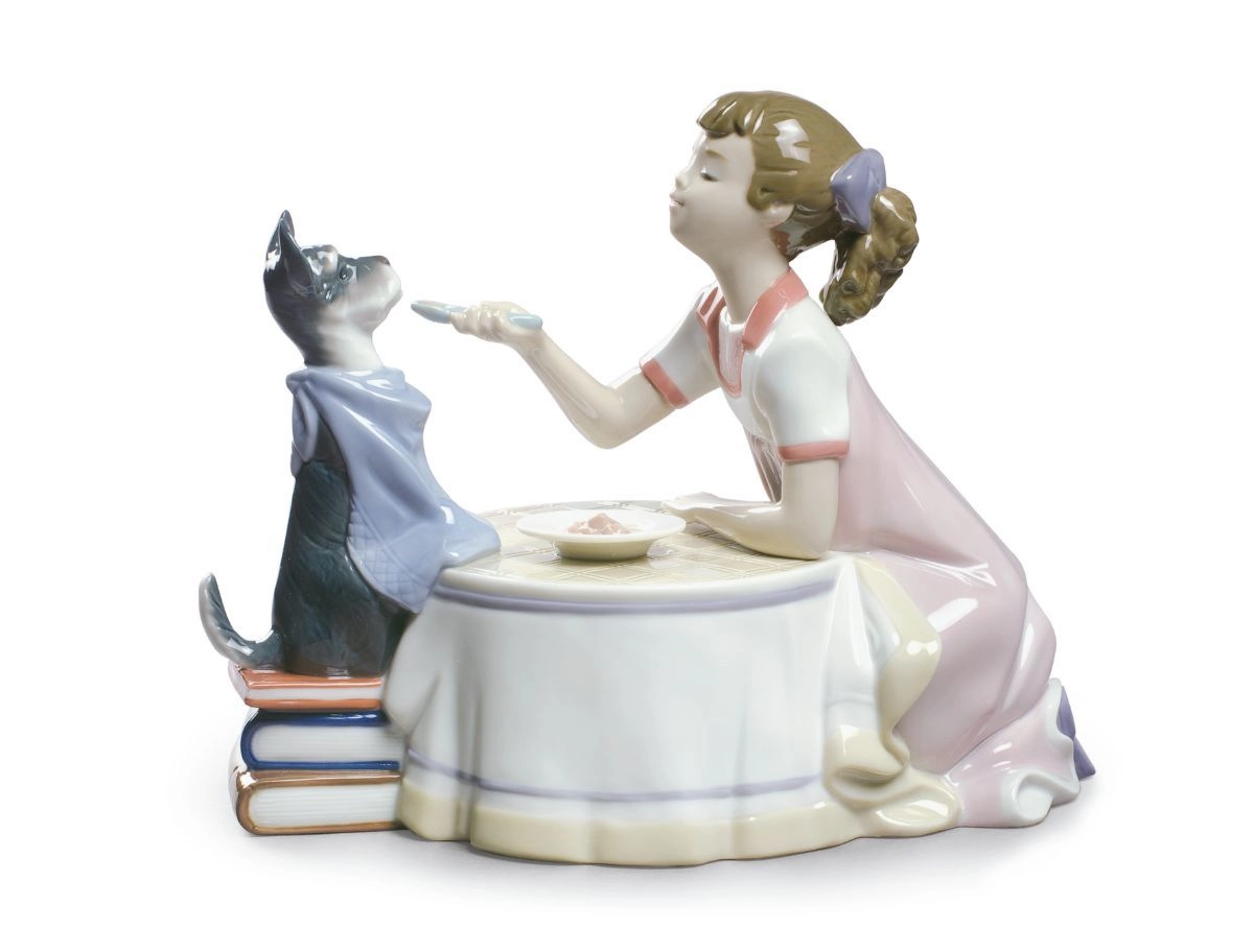 Lladro Tea Time Porcelain Figurine