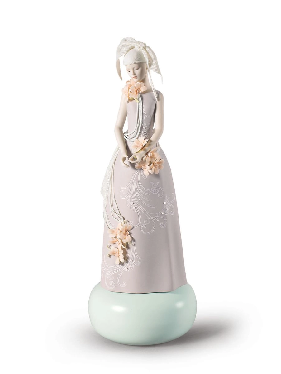 Lladro Haute Allure Exclusive Model Woman Porcelain Figurine