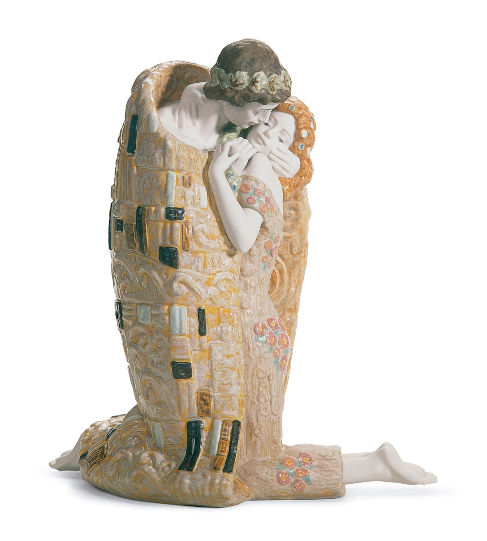 Lladro THE KISS Porcelain Figurine