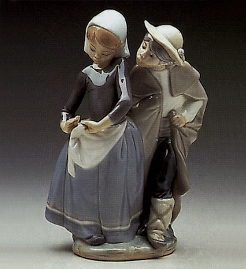 Lladro Little Couple Kissing 1972-89 Porcelain Figurine