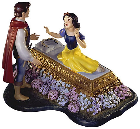 WDCC Disney Classics Snow White And Prince A Kiss Brings Love Anew Porcelain Figurine