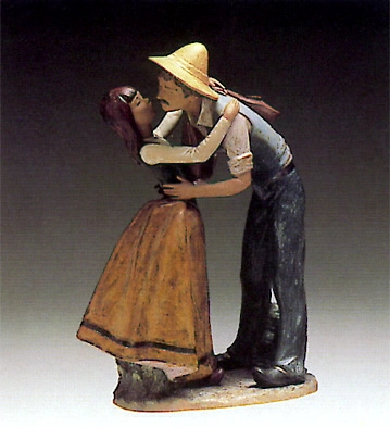 Lladro Kissing Father 1980-81 Porcelain Figurine